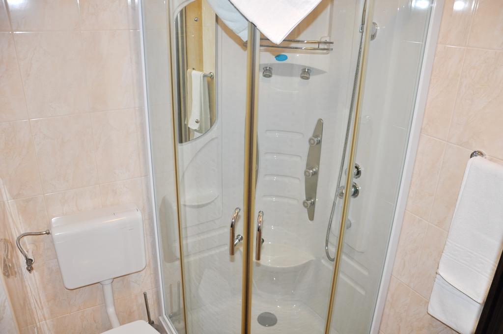 Hotel Thomas Bukurešť Pokoj fotografie